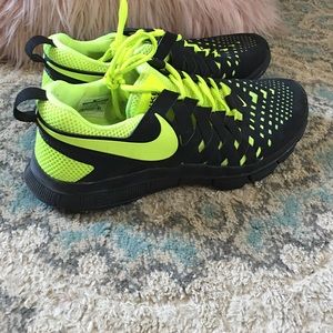 Men’s Nike tennis shows